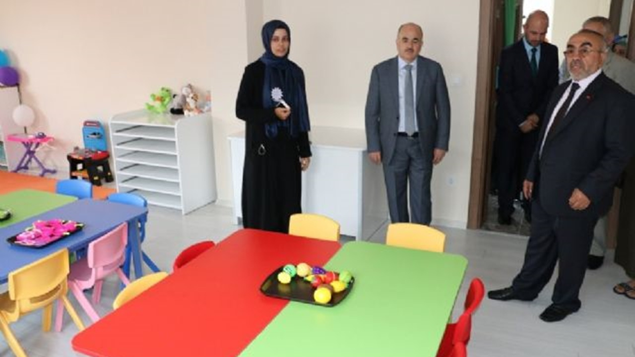 Düzce'de Vali Zülkif Dağlı hizmete sunulan kuran kursunu gezdi
