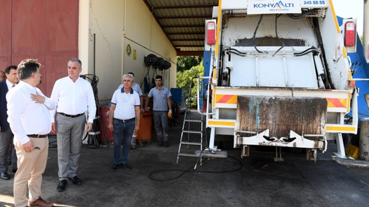 Antalya'da Başkan Semih Esen, Belediye atölyelerini inceledi
