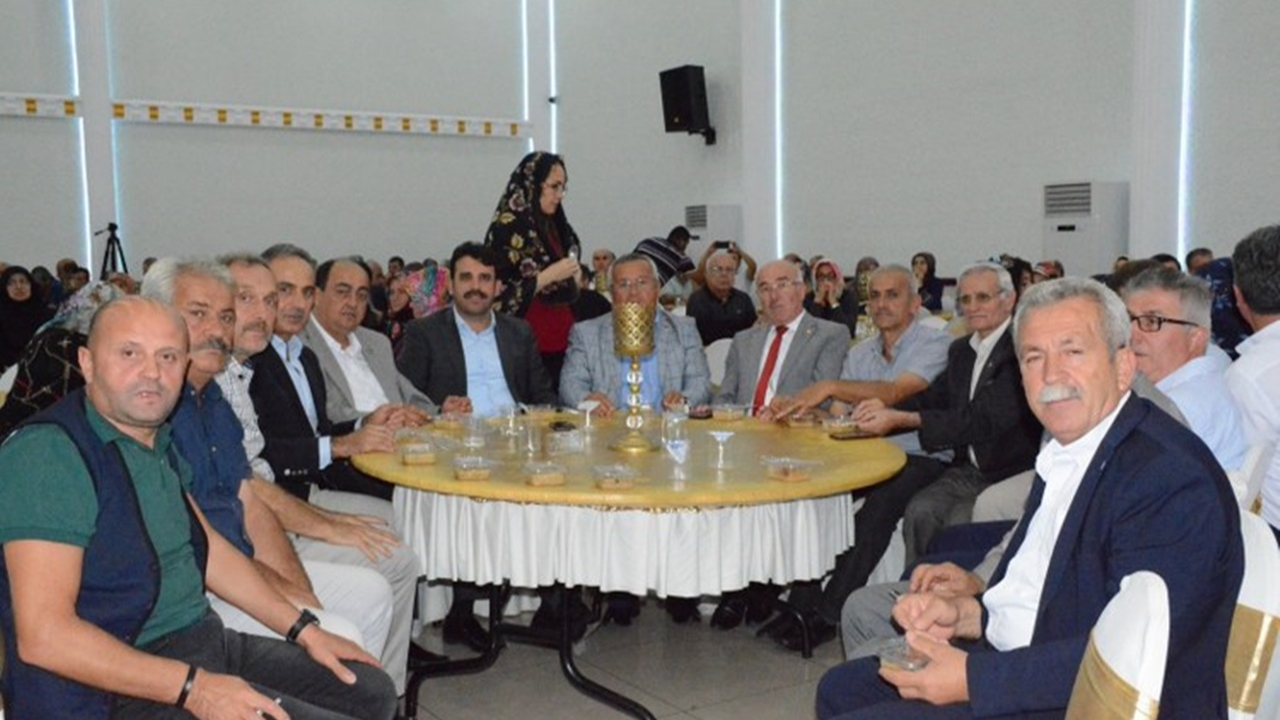 Zonguldak'ta Başkan Gökhan Demirtaş, aşure etkinliği düzenledi