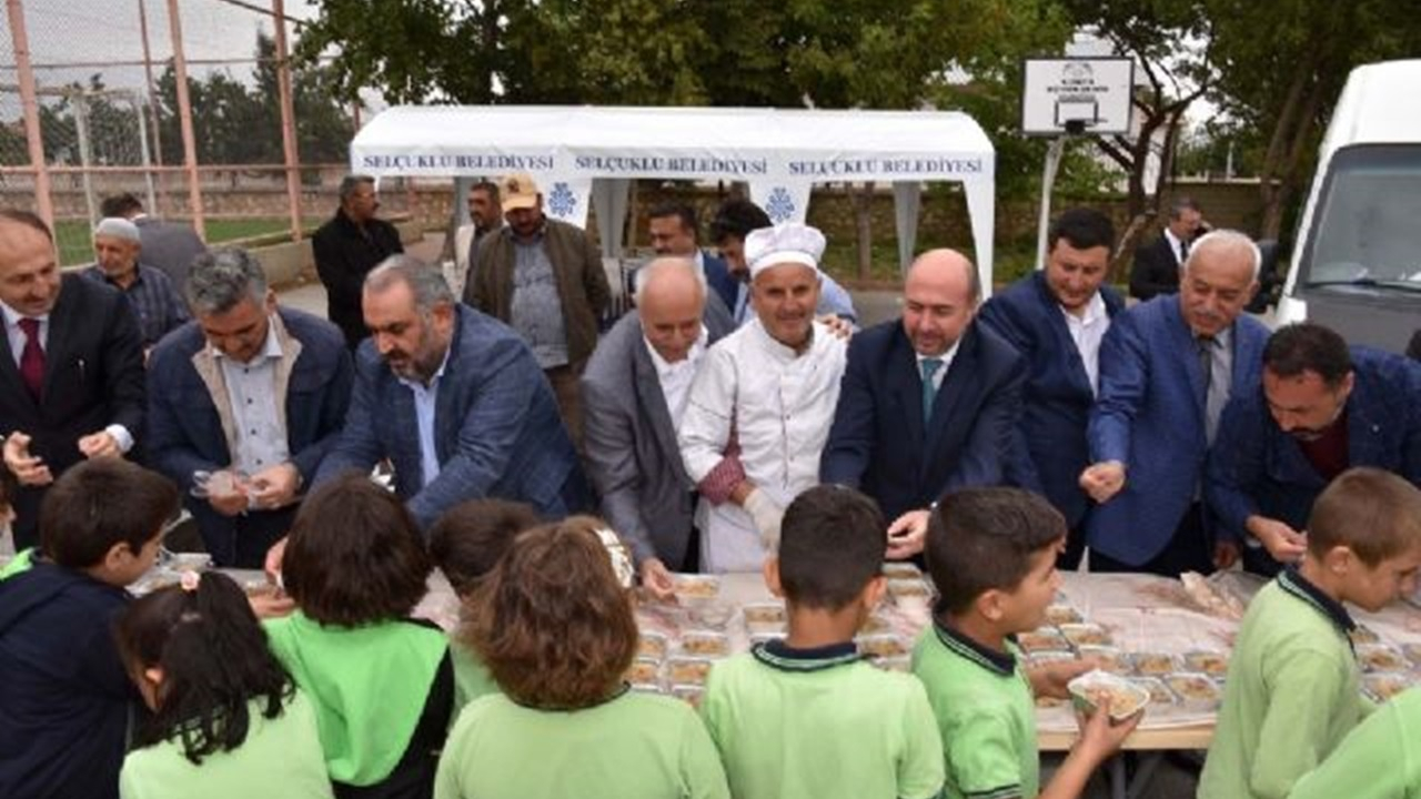 Konya'da Başkan Ahmet Pekyatırmacı aşure bereketine ortak oldu