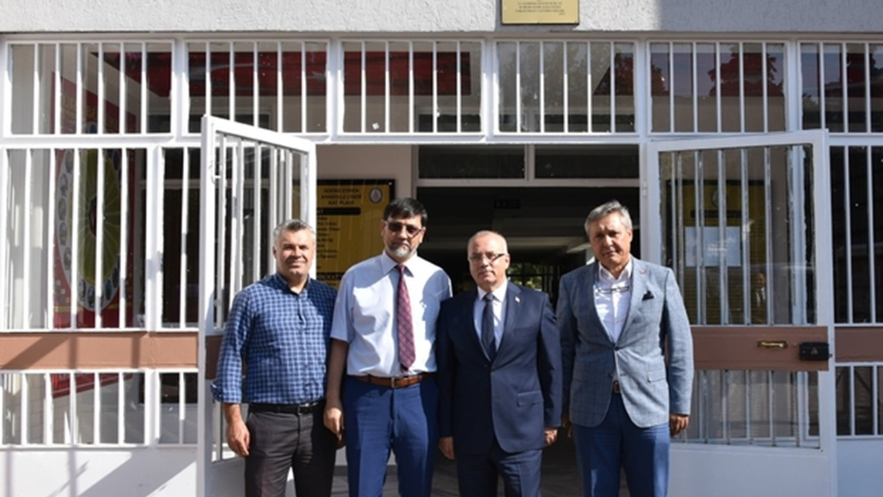 Manisa'da Başkan Zeki Kayda’dan okul müdürlerine ’Hayırlı olsun’ ziyareti