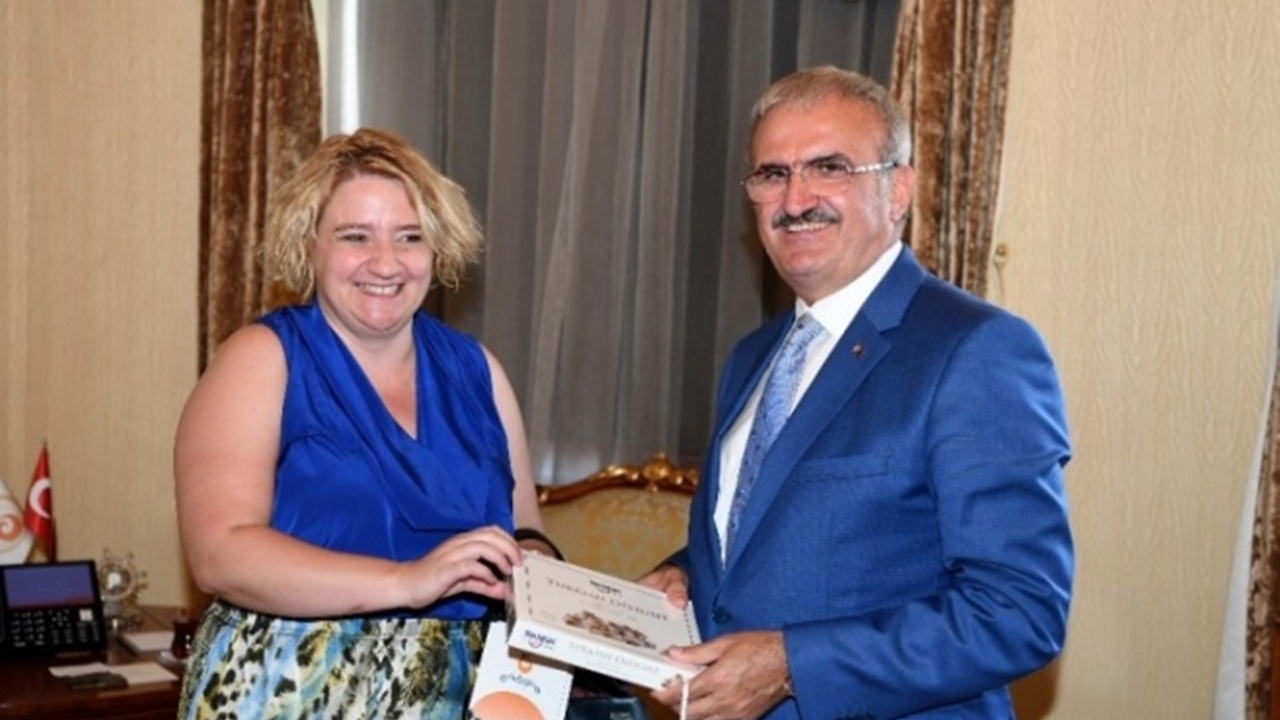Antalya'da Vali Münir Karaloğlu, "Polonya’da Türkiye festivali yapacağız"