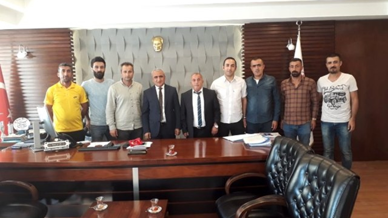 Hakkari'de Sümbül Spor Kulübü yöneticilerinden Müdür Bilal Gür’e teşekkür ziyareti