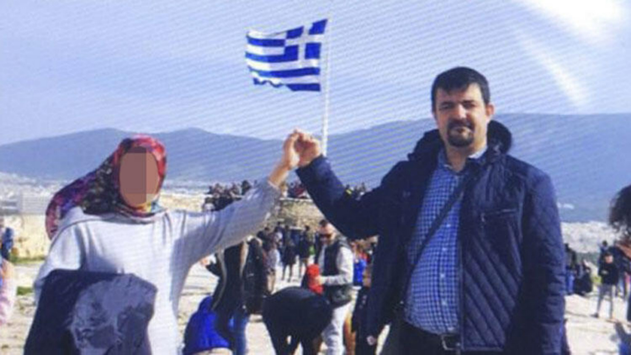 FETÖ imamı Yunan bayrağı altında aşk tazeledi!