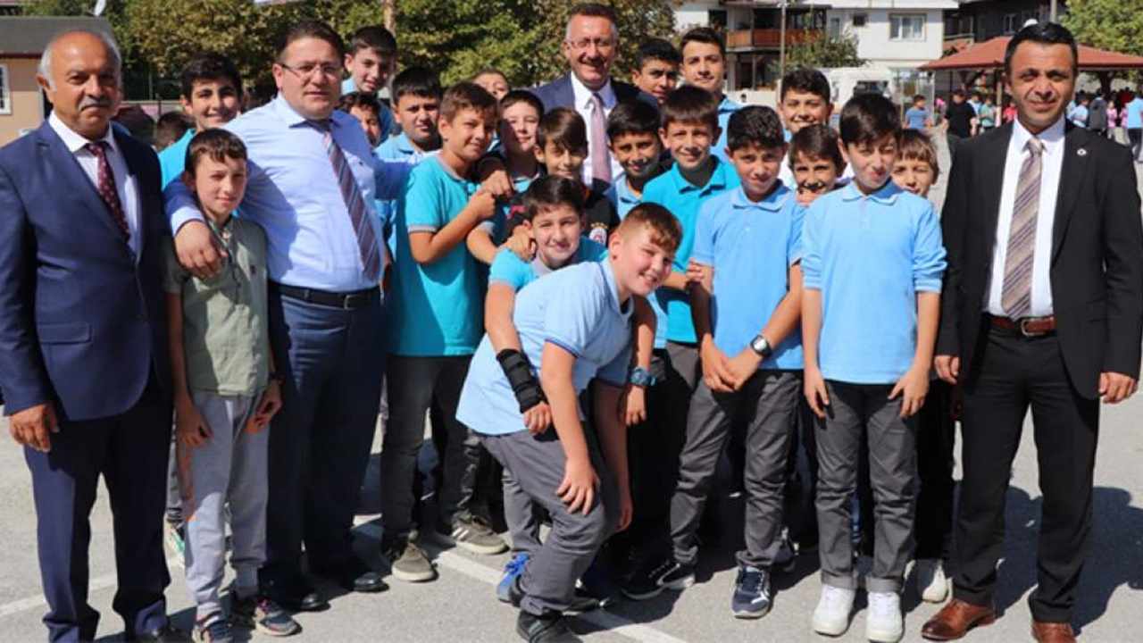 Sakarya'da Başkan Mutlu Işıksu aşure etkinliklerinde öğrencilerle buluştu