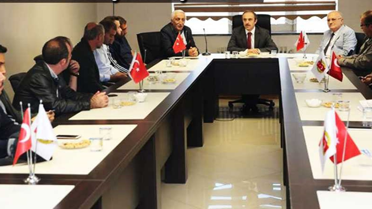 Bayburt'ta Vali Cüneyt Epcim, gazetecilerle buluştu