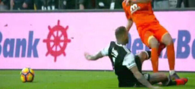 Cüneyt Çakır'dan Quaresma'ya Fenerbahçe kıyağı!
