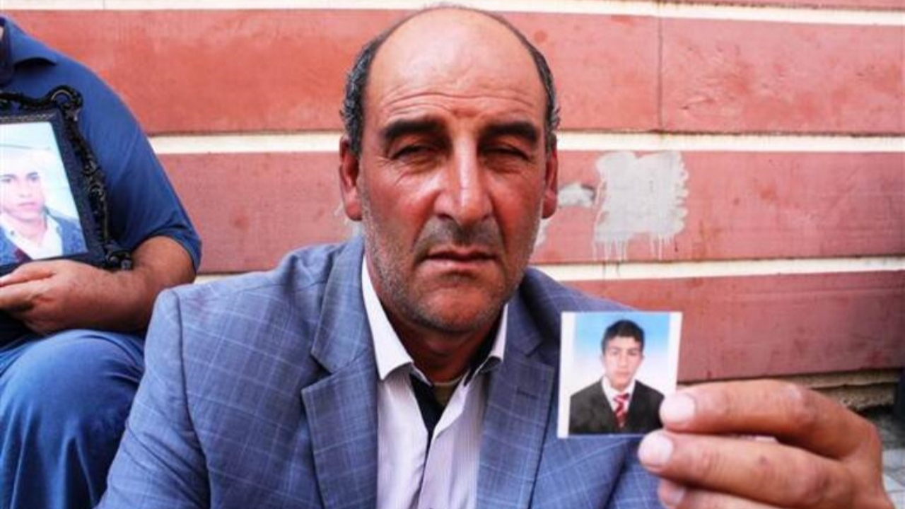 Duvar dibine çöktü, hüngür hüngür ağladı