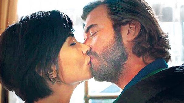 Anne Tatlıtuğ'dan manidar paylaşım!