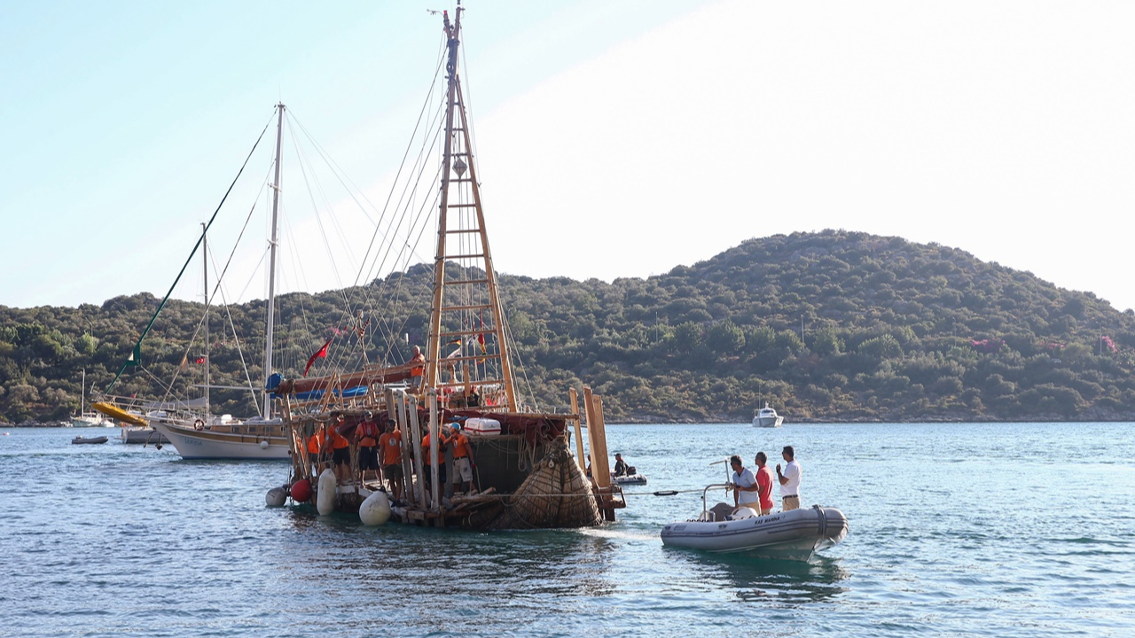 Antik gemi Abora IV Kaş'a geldi...