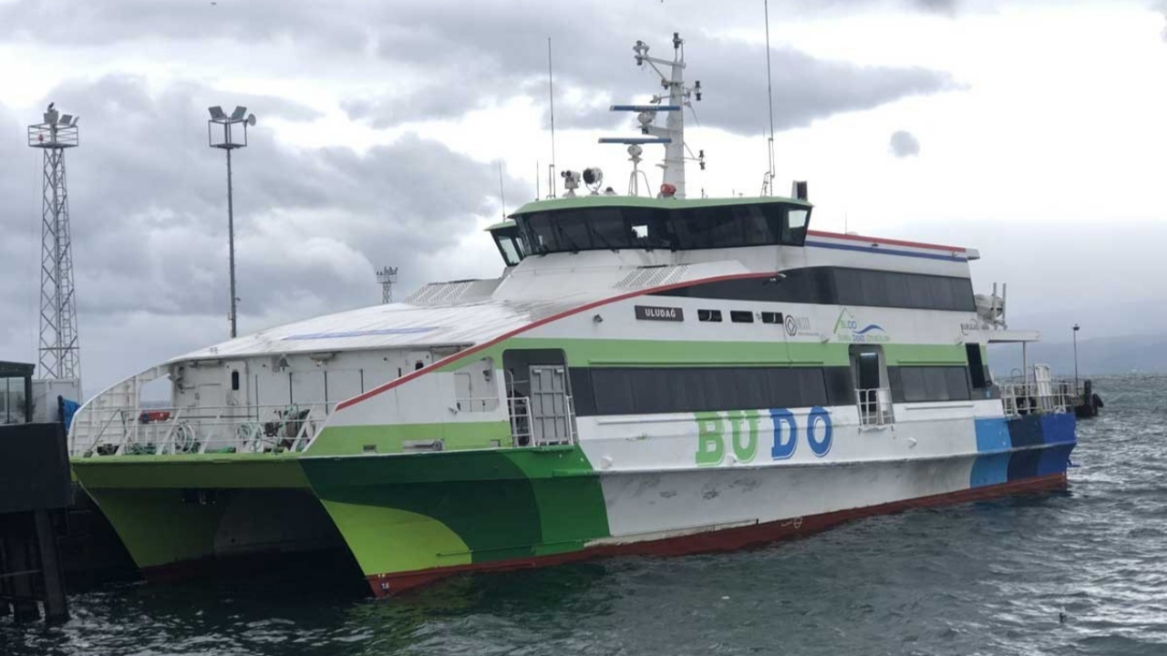 Marmara'da deniz ulaşımına fırtına engeli!