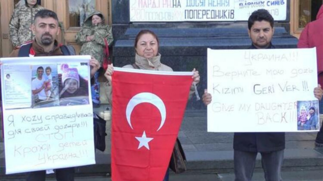 Türk babalardan Ukrayna'da eylem!