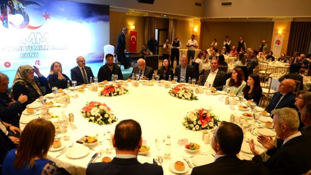Eskişehir'de Vali Özdemir Çakacak, gaziler onuruna yemek verdi