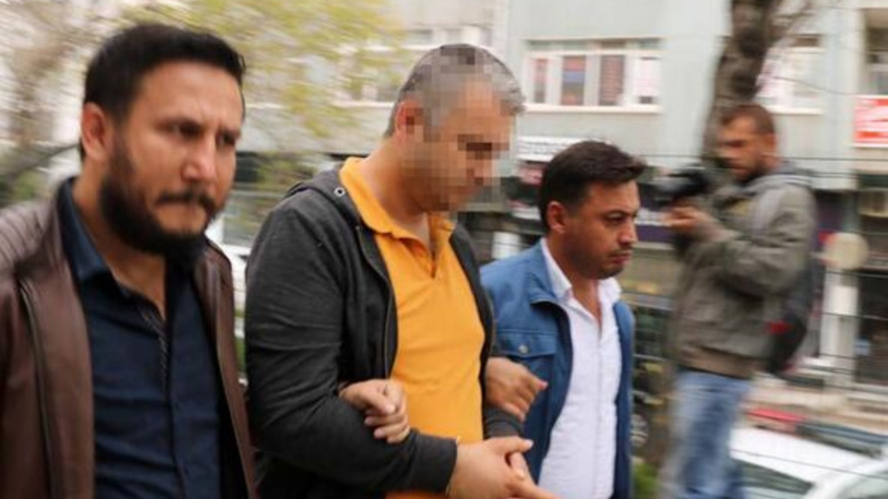 Annesini ekmek bıçağıyla öldürdü