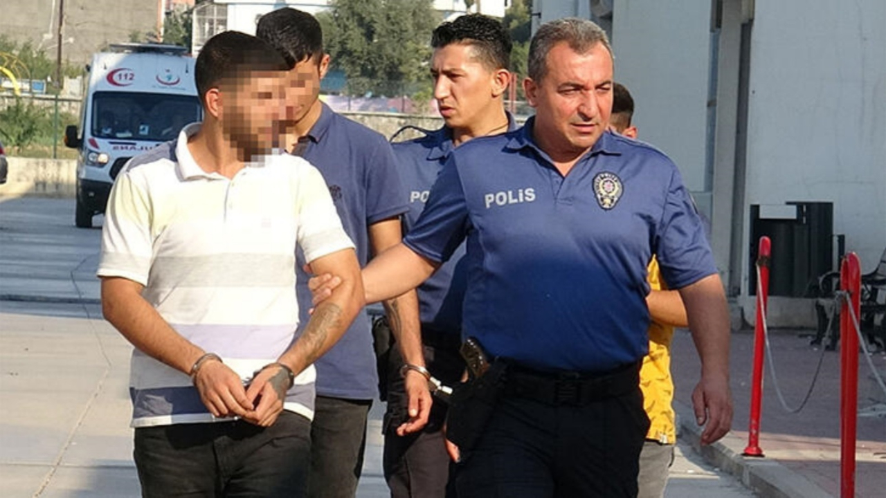 Trafikte kavga ettikleri albayı bıçakladılar