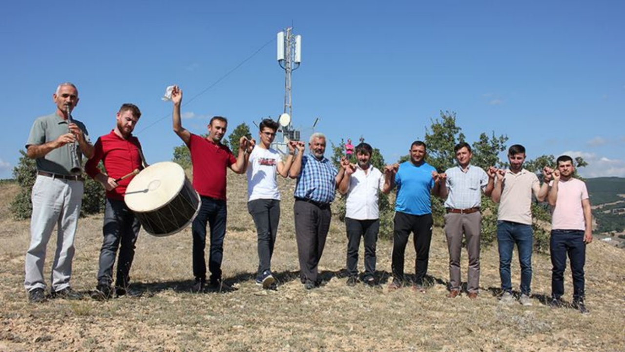 İnternet gelince halaya başladılar!