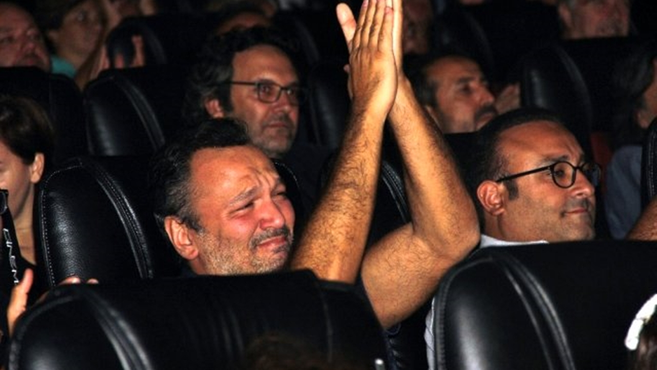 Ali Sunal gözyaşlarına hakim olamadı!