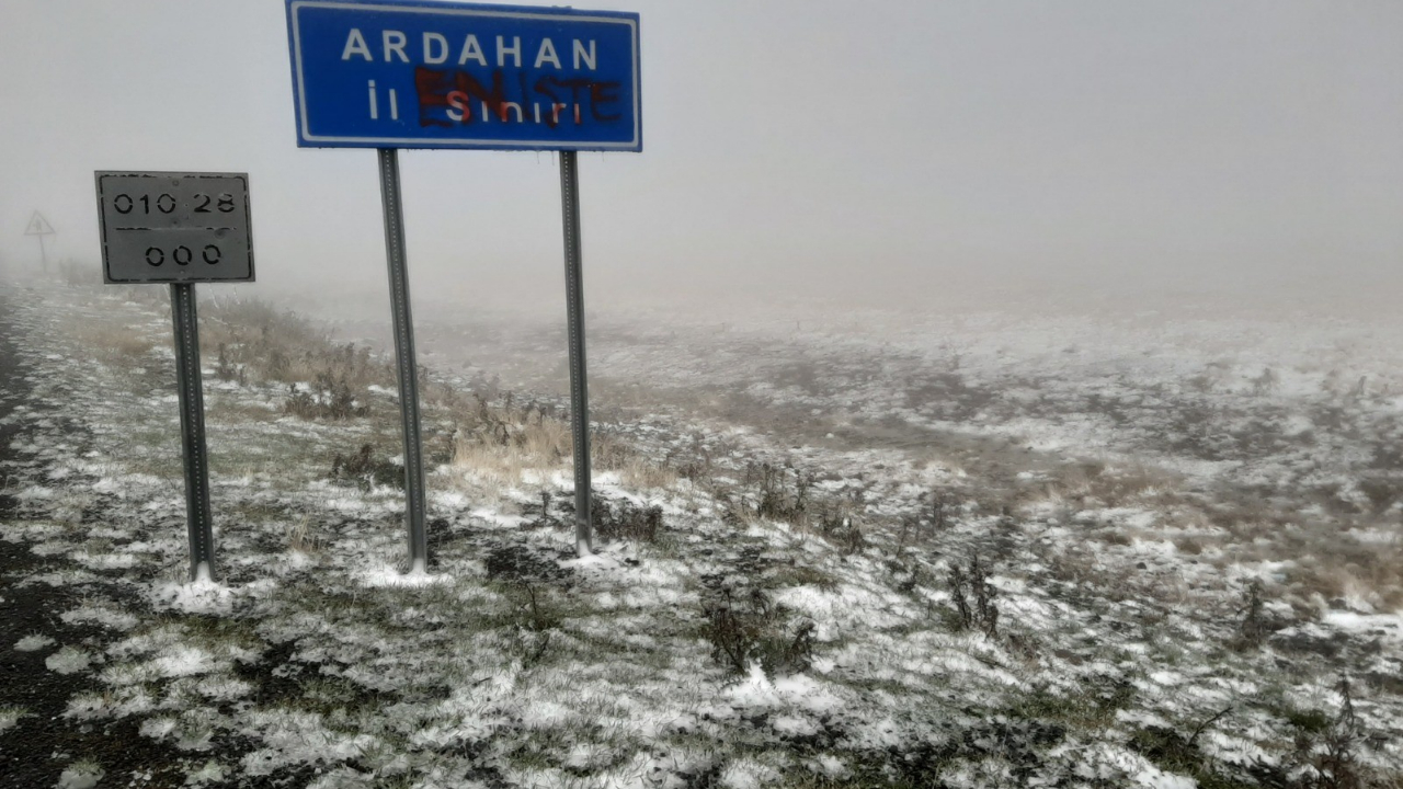 Ardahan'a da yılın ilk karı yağdı!