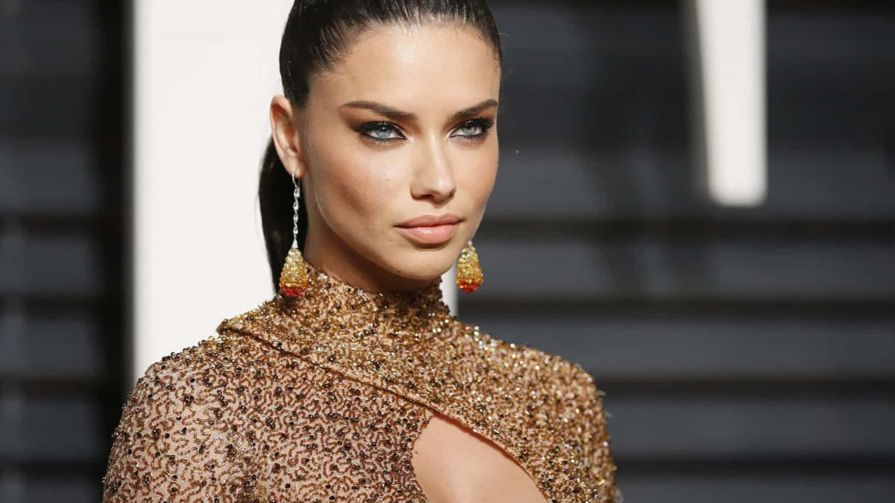Adriana Lima'dan cesur tuvalet pozu!
