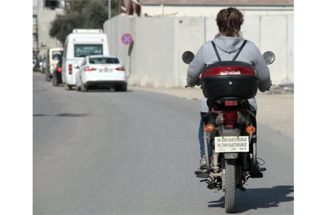 Kadın sürücüden 'atarlı' plaka!