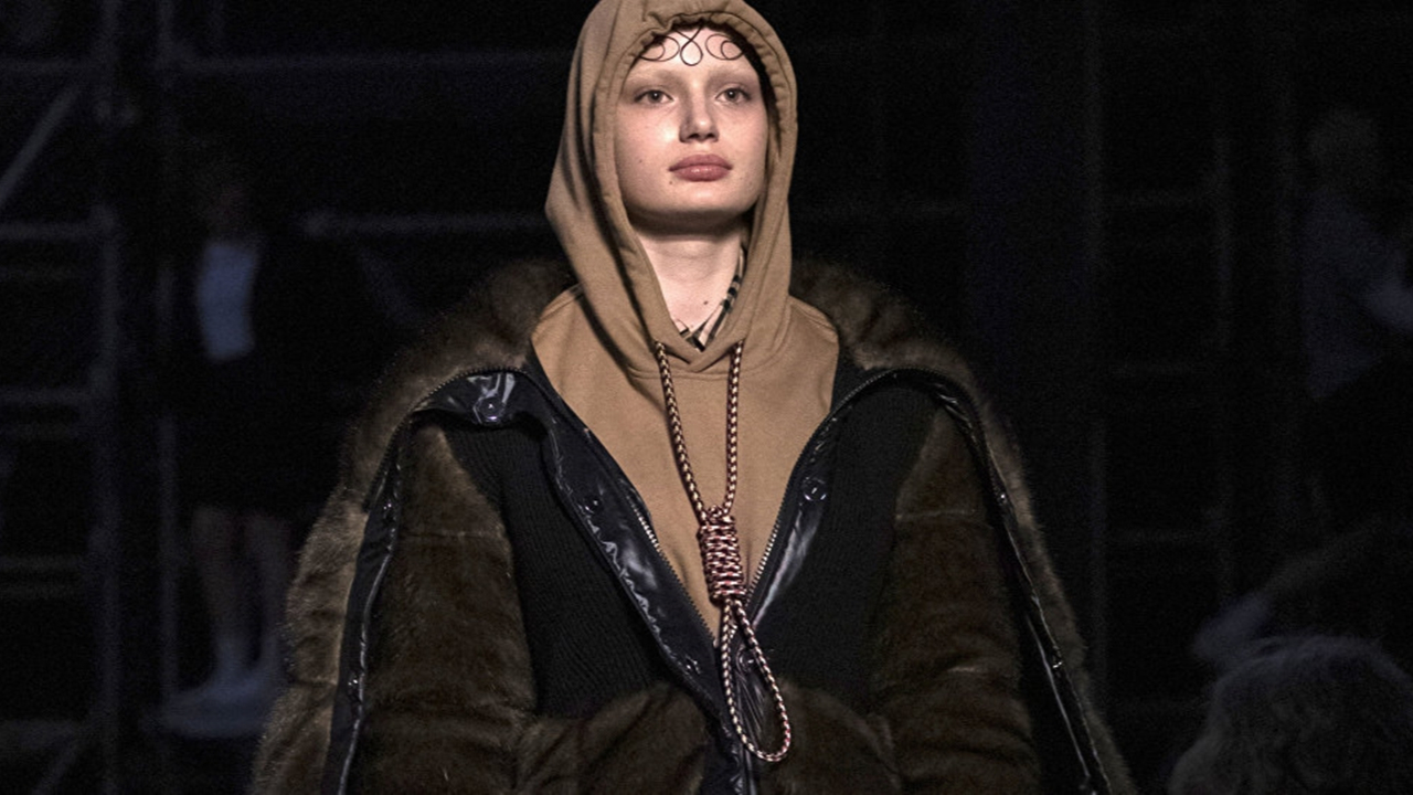 Burberry tasarımındaki 'idam düğüm'ü tepki çekti!