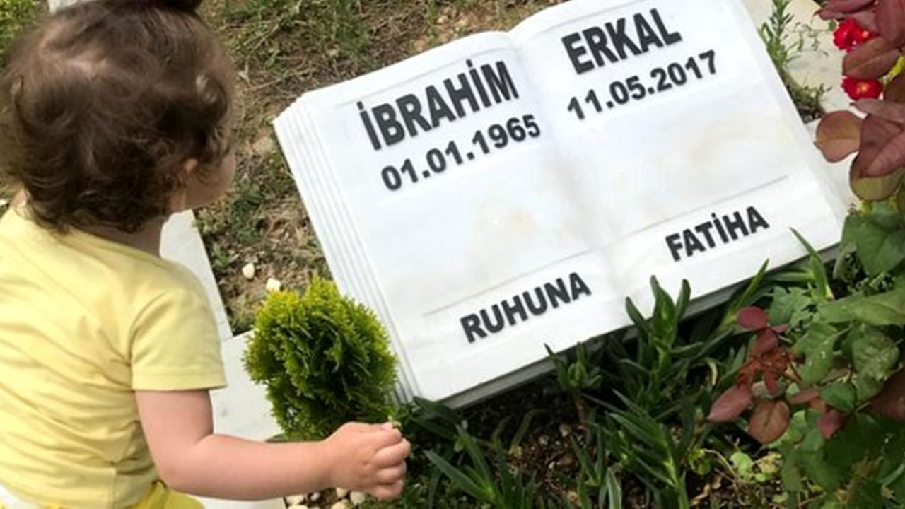 Babasının mezarı başında söyledikleri yürek burktu!