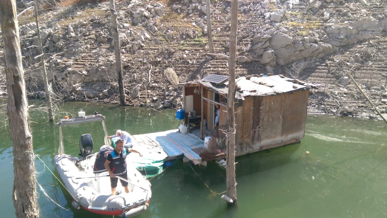 Jandarma o evi bastı, şok yaşadı