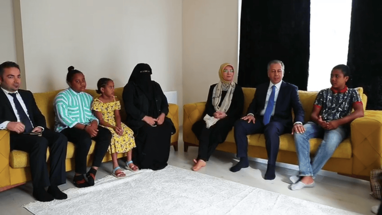 Vali Yerlikaya Al Farawi'nin ailesini ziyaret etti