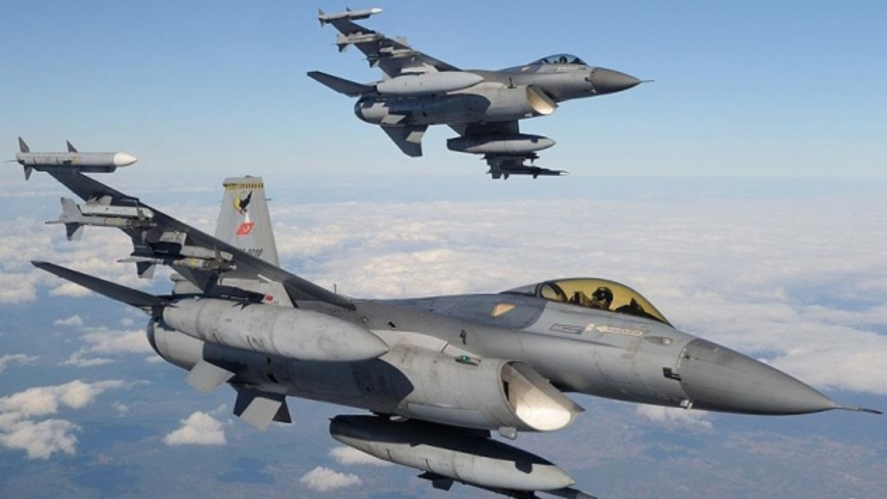 Türk uçakları Suriye semalarında