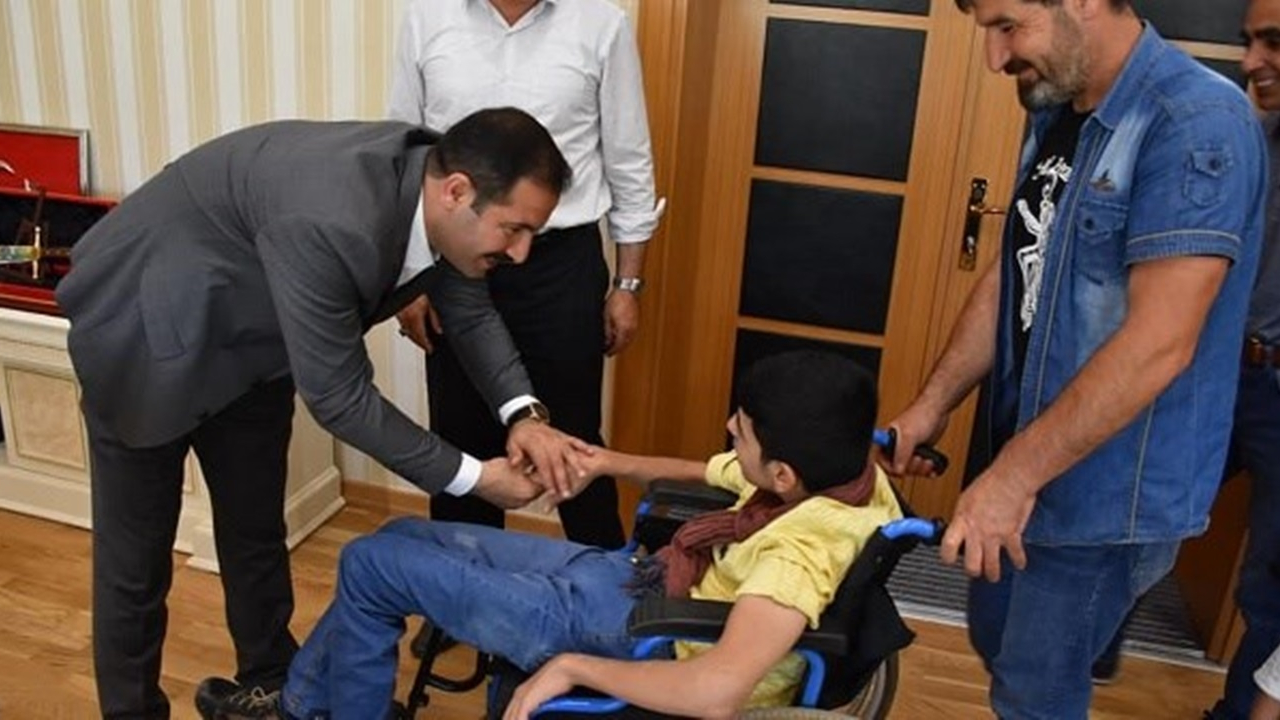 Bitlis'te Başkan M. Emin Geylani’den özel çocuklara ziyaret