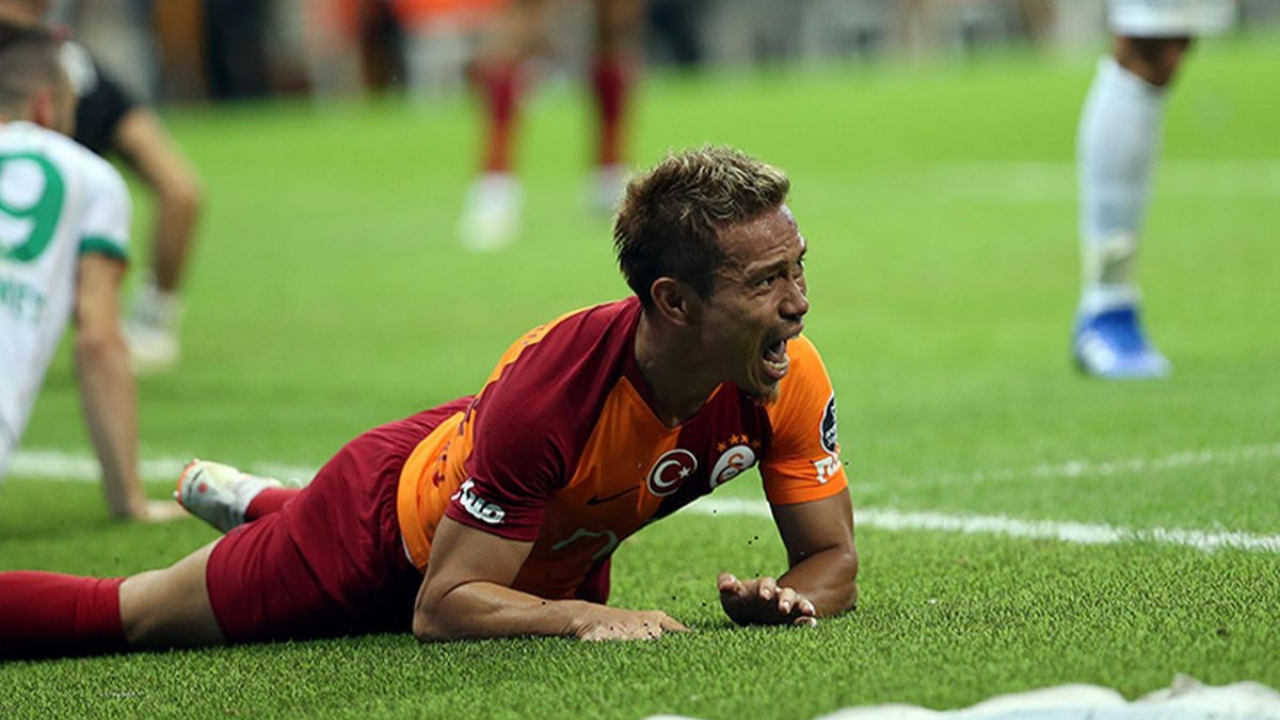 Formsuz Nagatomo tribüne, Ömer 11'e!