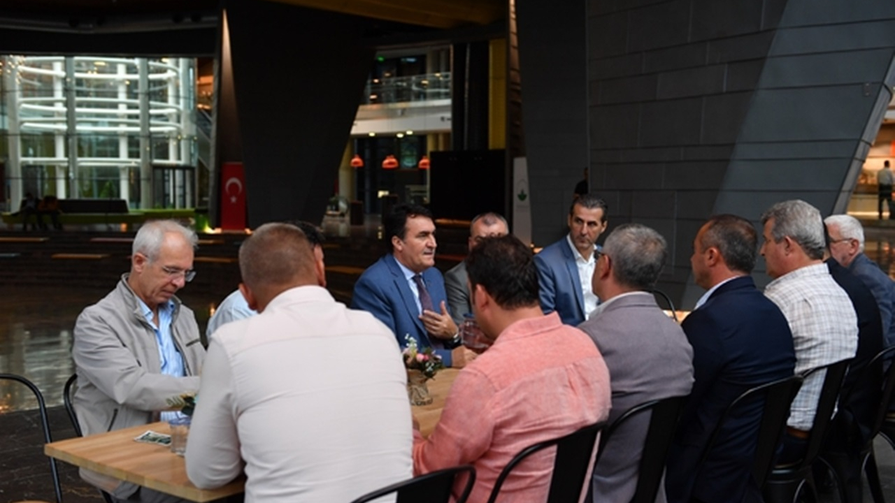 Bursa'da Başkan Mustafa Dündar’a muhtarlardan destek