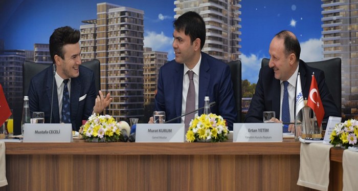 Emlak Konut'un yeni reklamında Mustafa Ceceli şarkı söyledi! / VİDEO