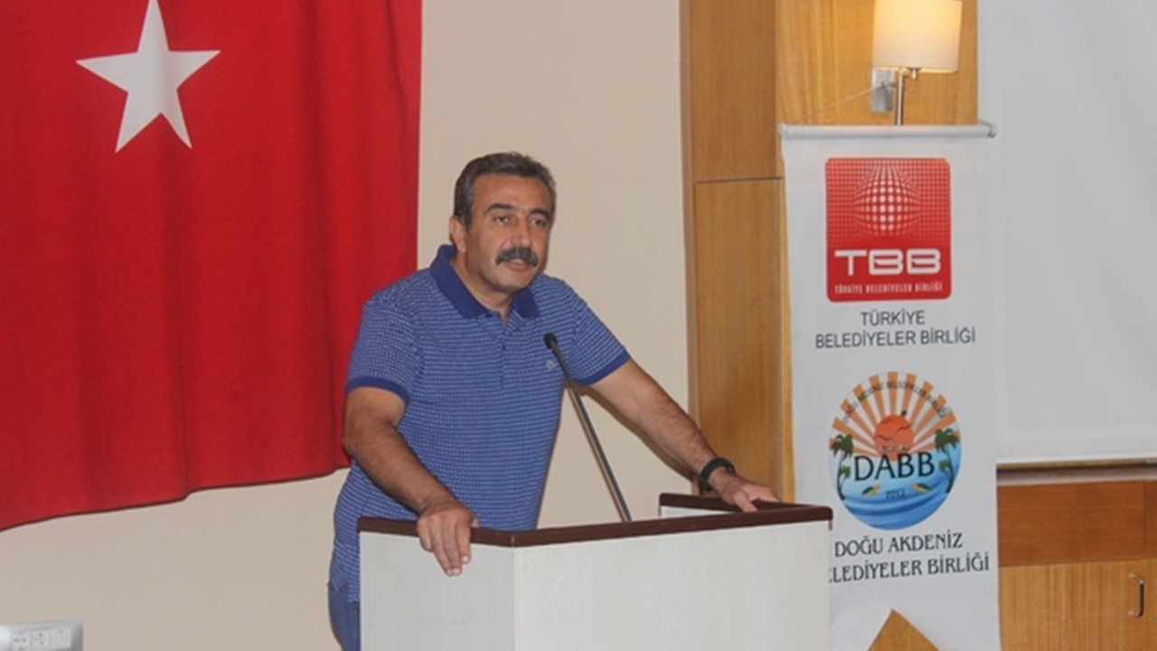 Adana'da Soner Çetin: "Kentlerimizin iyi yönlerini öne çıkarmalıyız"