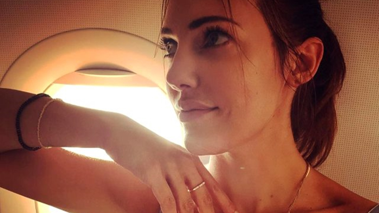 Meryem Uzerli uçakta fenalaştı!