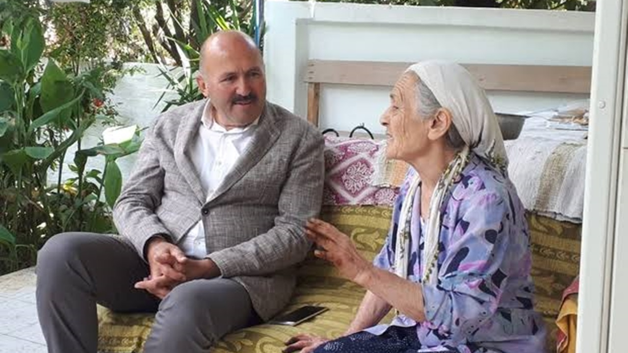 Aydın'da Başkan Metin Ertürk vatandaşları evinde ziyaret ediyor