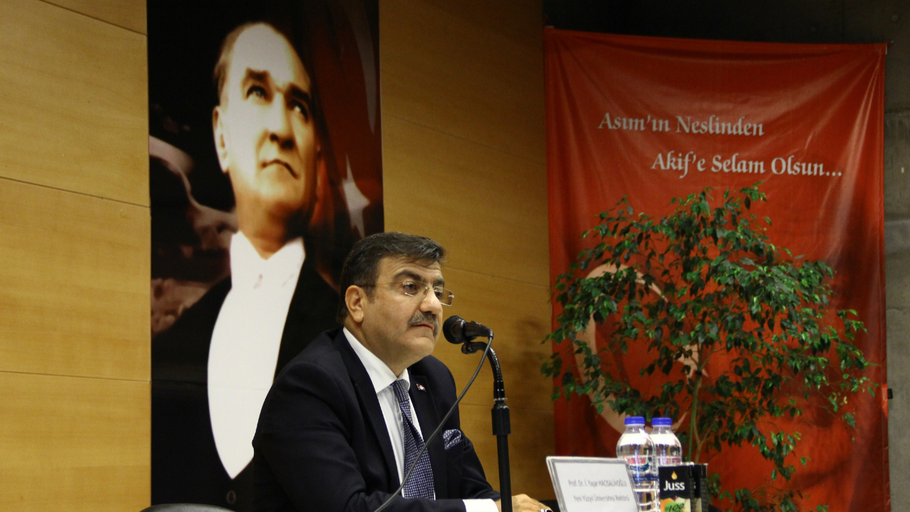 İstanbul'da Prof. Dr. Yaşar Hacısalihoğlu’ndan liselilere: ''Unutulan ihanet tekrarlanır''