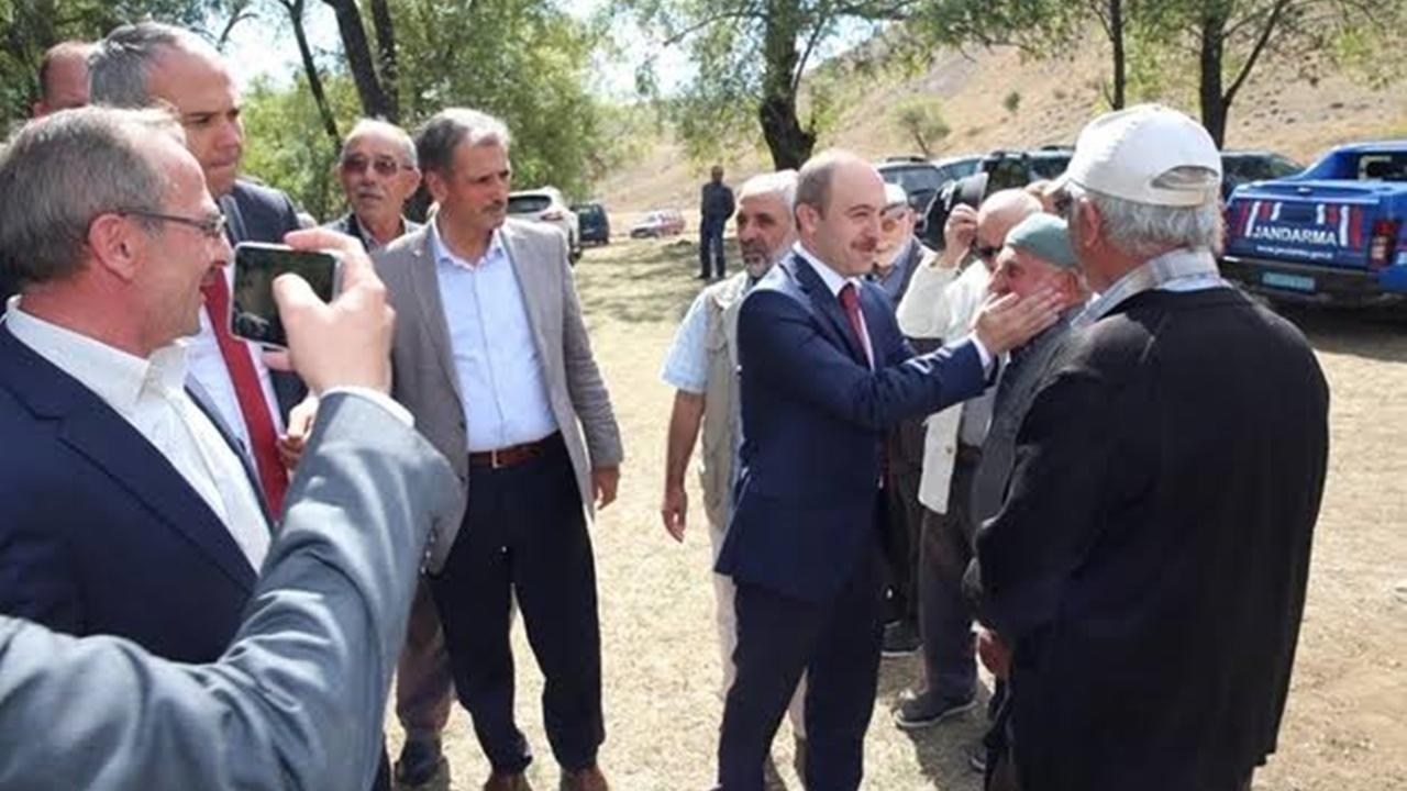 Bayburt'ta Vali Cüneyt Epcim, Gümüşdamla köyünde incelemelerde bulundu