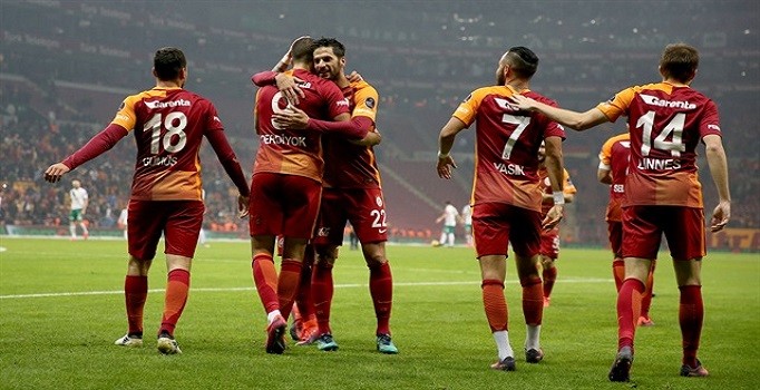 Galatasaray'da yeni kriz: ''Paramı almadan gitmem!''