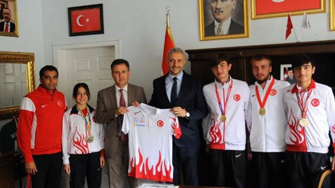 Kütahya'da şampiyon sporculardan Başkan Adil Biçer’e ziyaret