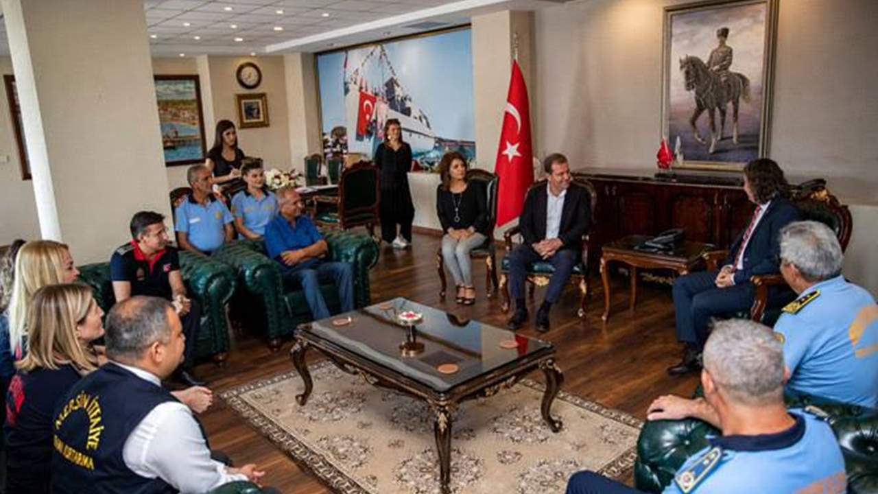 Mersin'de Başkan Vahap Seçer, itfaiye personelini ağırladı