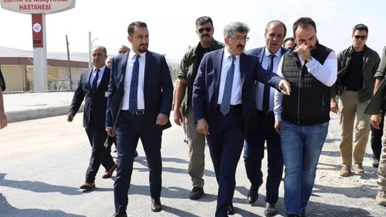 Van'da Vali Mehmet Emin Bilmez, köprülü kavşakta incelemelerde bulundu