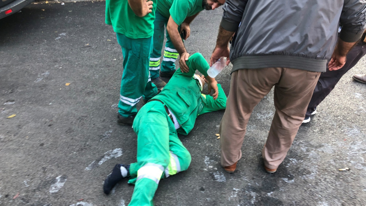 Temizlik işçileri yola savruldu!