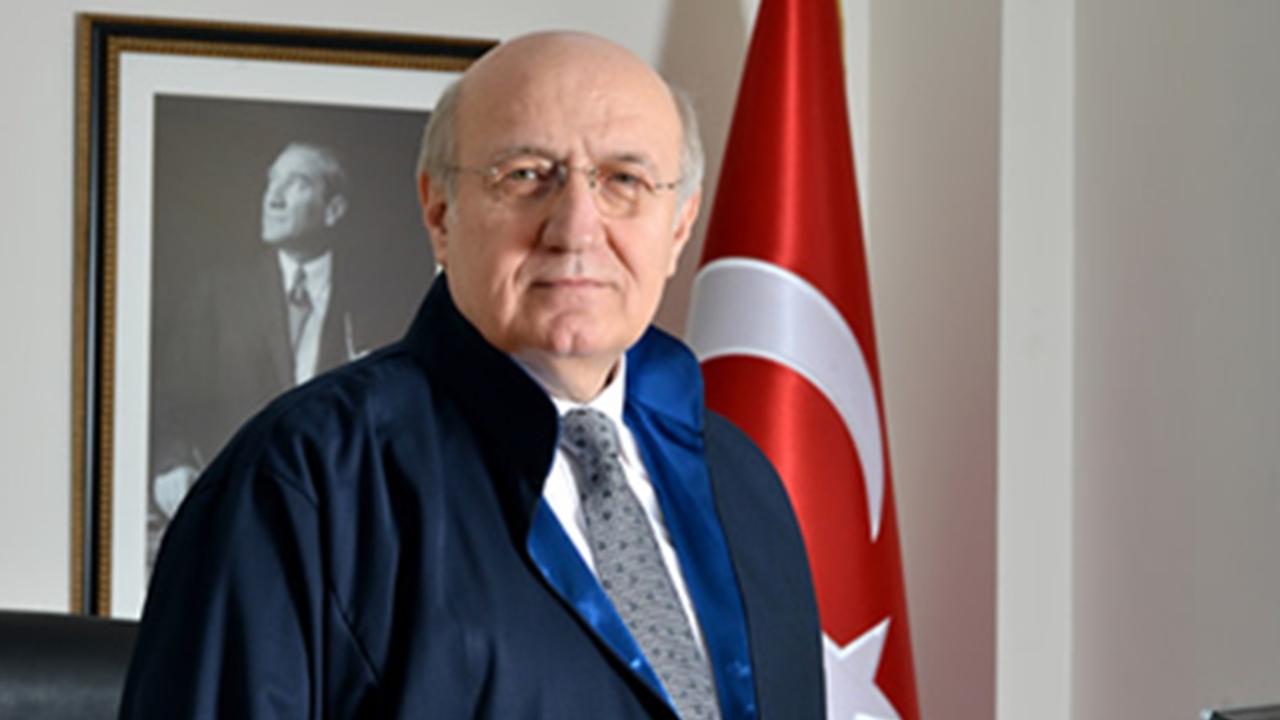 Fenerbahçe Üniversitesi rektörü Galatasaray üyeliğinden istifa etti!