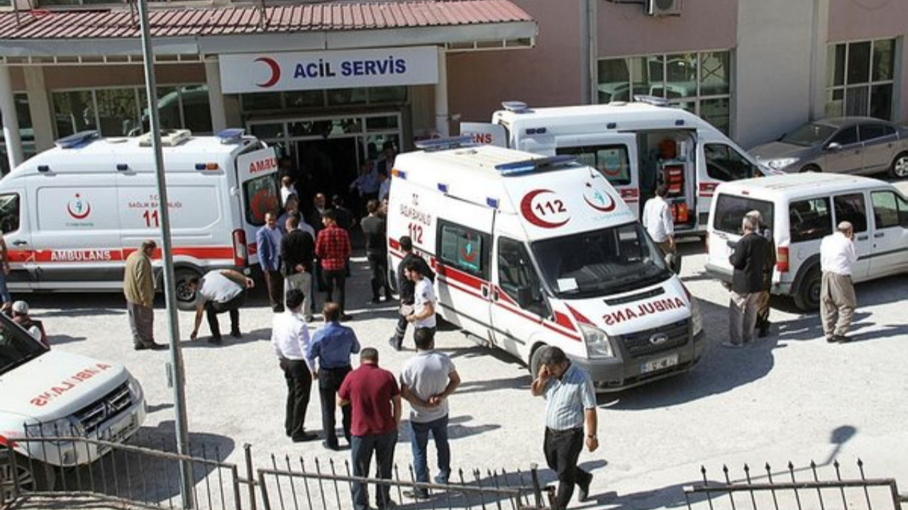 Hakkari'de öğrenci servisi şarampole devrildi!