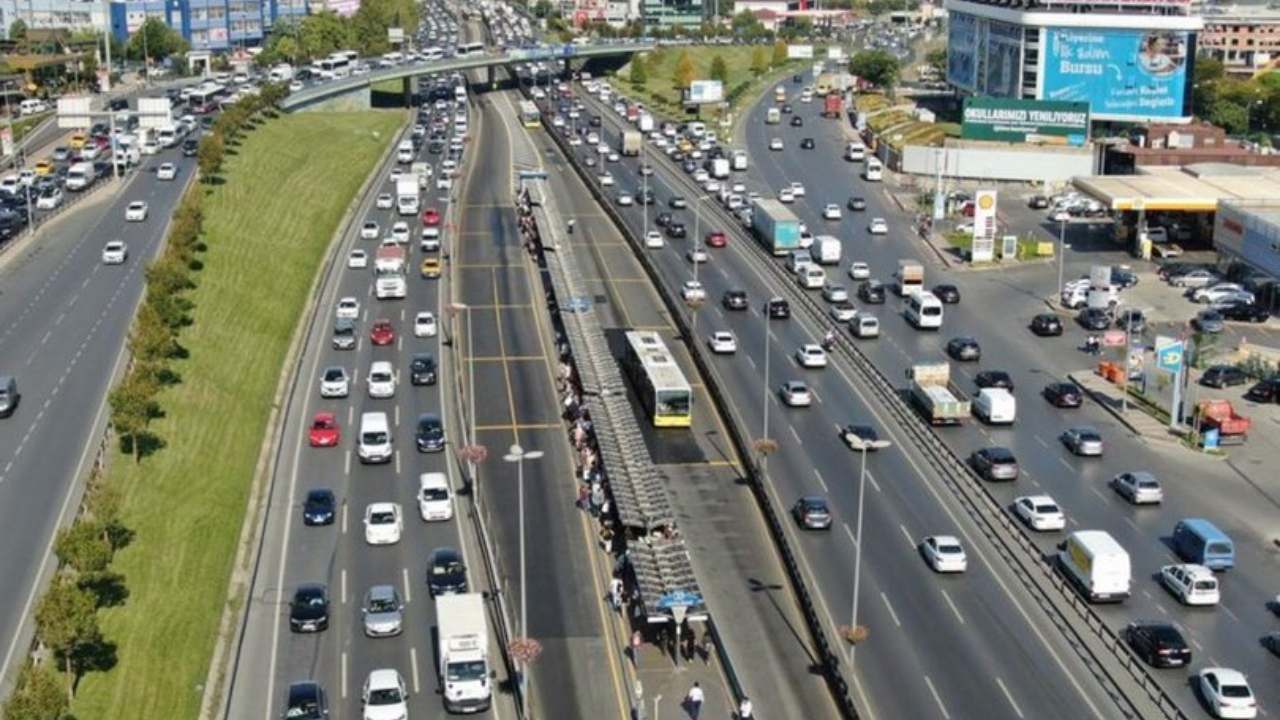 İstanbul depremi sonrası trafik felç