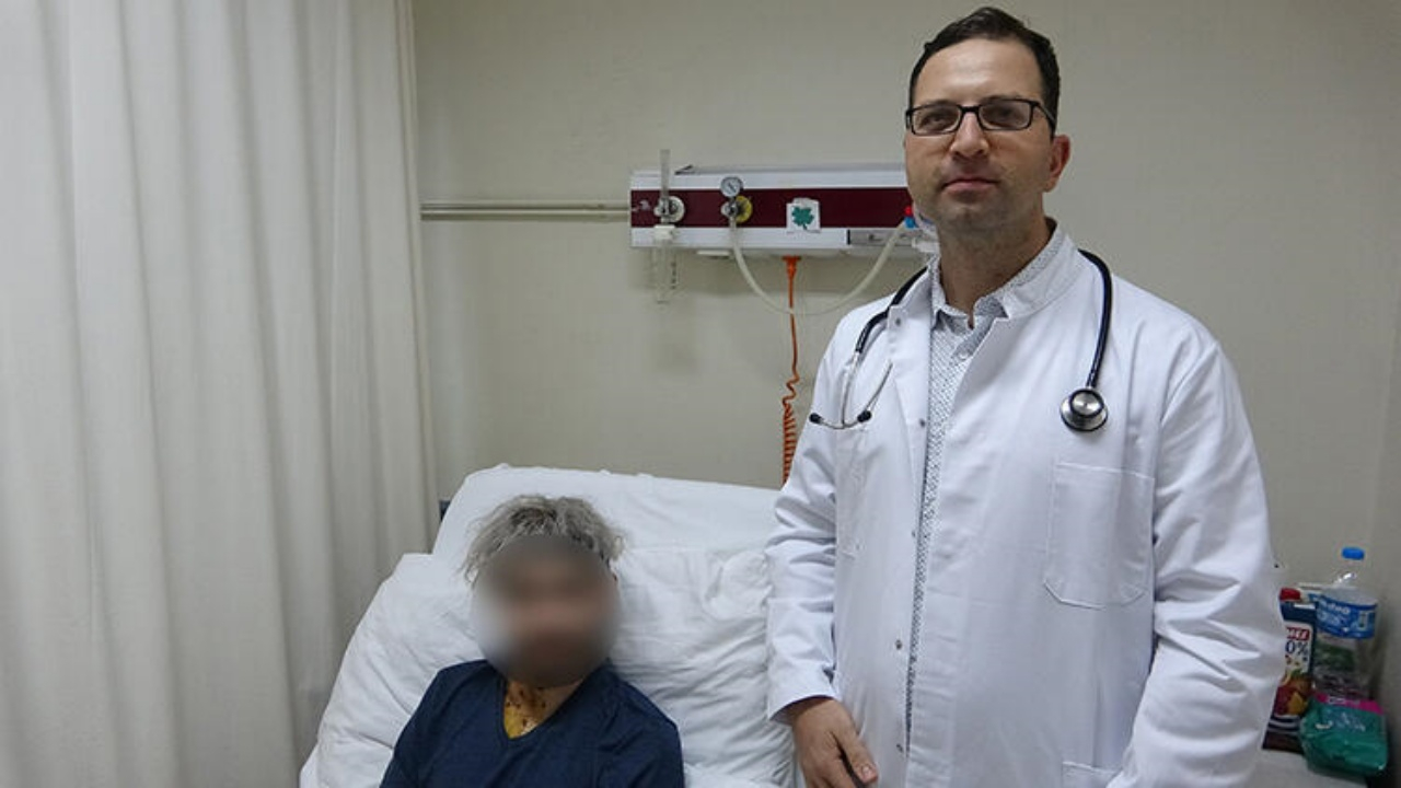 Doktor 1 yıl arayla 2 kez hayatını kurtardı!