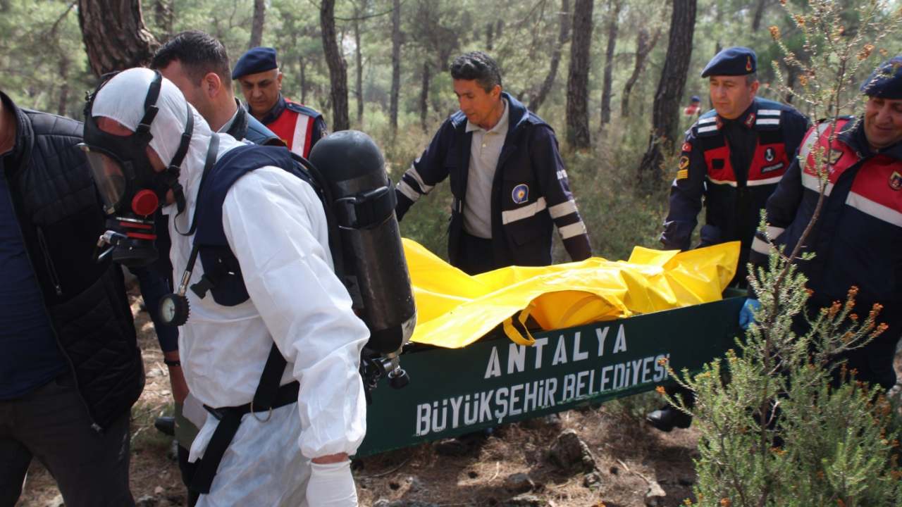 Bodrumda tek başına 8 parçaya böldü!