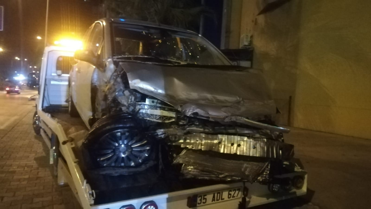 Kadın sürücü makas atarken kaza yaptı!