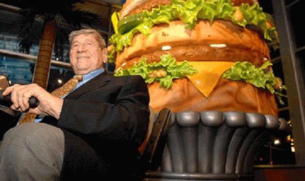 Dünyanın en ünlü hamburgerinin mucidi 98 yaşında öldü!